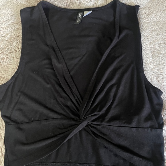 Black crop top - Picture 2 of 3